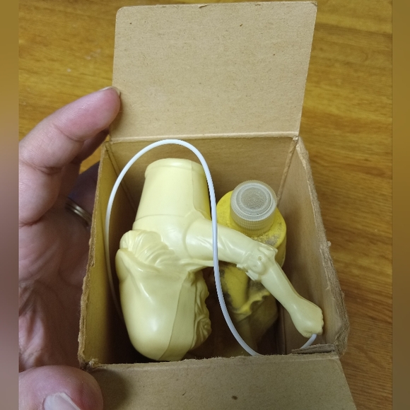 Avon Roses, Roses Cologne 4oz FULL Girl Jumping Rope with box - Picture 4 of 16